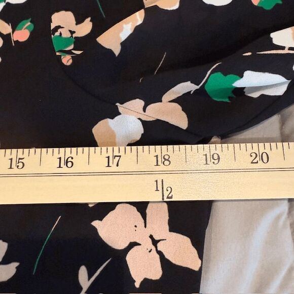 Karl Lagerfeld Paris Black Floral Button-Up Blouse Trumpet Sleeve Size Small - Picture 8 of 11